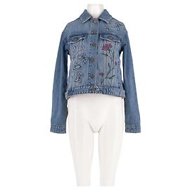 Chaqueta vaquera Desigual azul con bordados de mariposas y flores