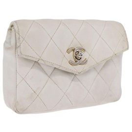CHANEL Bolso de Cintura Matelassé de Piel de Cordero Blanco Gold CC