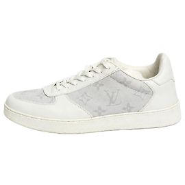 Louis Vuitton Sapatilhas Rivoli em canvas Monogram branco - size EU 38