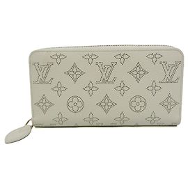 Louis Vuitton Mahina Zippy Wallet M28066