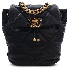 Zaino Chanel 19 in pelle di agnello matelassé nera