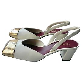 Chanel Slingback Pumps aus Leder Elfenbein Gold