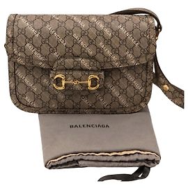Gucci Bolso de hombro monograma Horsebit marrón