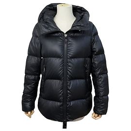 CASACO DE PENAS COM CAPUZ MONCLER SERITTE H20931A20000 M 38 T1 EM NYLON PRETO COAT