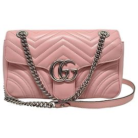 Gucci Borsa a spalla piccola con catena GG Marmont in pelle matelassé rosa