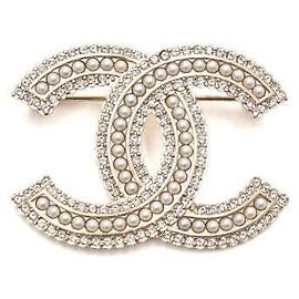 Chanel CC Logo Brosche aus Perlen und Kristallglas Season
