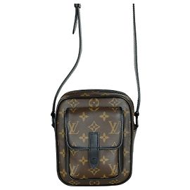 Louis Vuitton Bolsa Tiracolo Monogram Christopher Wearable Wallet