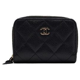 Chanel Tarjetero Classic Black Caviar con cremallera CC dorada