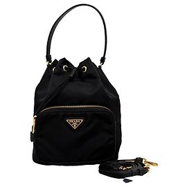 Prada Bolsa bucket crossbody em nylon com logo triângulo Preto