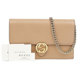 Gucci Mini bolso bandolera de piel con cadena entrelazada Beige