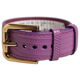 Dolce & Gabbana Bracelete de cinto em couro texturizado roxo com fivela dourada