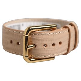 Dolce & Gabbana Pulseira de tira de cinto em couro texturizado bege com fivela dourada