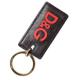 Dolce & Gabbana Herren-Schlüsselanhänger aus schwarzem Kalbleder mit Logo-Metallring