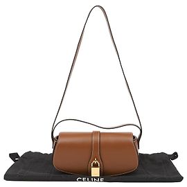 Céline Clutch con correa de piel de becerro lisa Tan