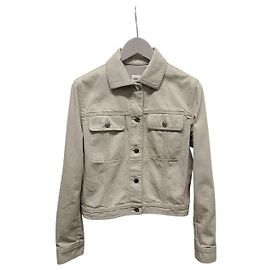Hermès Klassische Denim Trucker Jacke mit Clou de Selle Knöpfen in Hellbeige