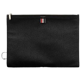 Thom Browne Clutch Grande in Pelle Grana Pebble a Tre Strisce Nero