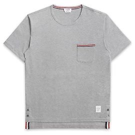 Thom Browne T-Shirt aus mittelschwerem Jersey mit Tasche und Besatz, kurze Ärmel