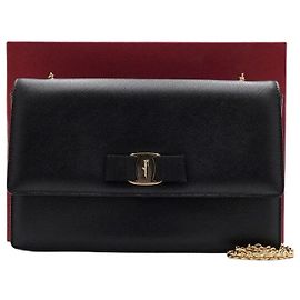 Salvatore Ferragamo Borsa a tracolla GINNY nera con catena dorata