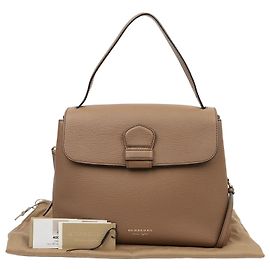 Burberry Camberly Shopper aus genarbtem Kalbsleder Medium Dark Sand