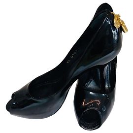 Louis Vuitton Lackleder-Pumps mit offenem Zehenbereich
