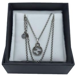 Gucci Collana con ciondolo intrecciato in argento sterling