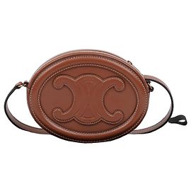 Céline Borsa a tracolla ovale Triomphe Puls