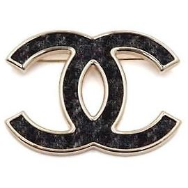 Chanel Broche Season en tweed multicolore avec logo CC