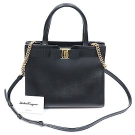 Salvatore Ferragamo Manico superiore con fiocco in vitello nero