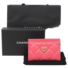 Chanel Tarjetero con logotipo de corazón rosa con herrajes dorados