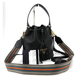 Prada Borsa bucket in Vitello Daino