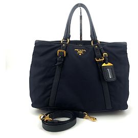 Prada Bolso y bolso de hombro de nylon Pocono en tono dorado