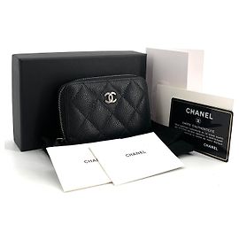 Chanel Tarjetero con cremallera de Caviar