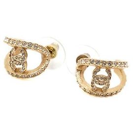 Chanel Pendientes HUGGIE medio aro CC chapados en oro con cristales Season
