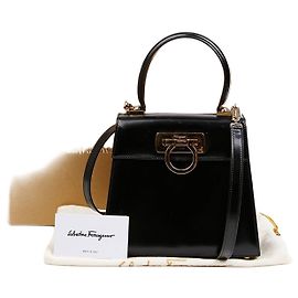 Salvatore Ferragamo Bolso de hombro Gancini Kelly Small de piel de becerro Negro Dorado