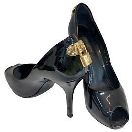 Louis Vuitton Escarpins ouverts à talon vernis noir