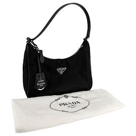 Prada Bolsa Hobo de Nylon com Acabamento em Saffiano