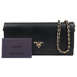 Prada Crossbody Bag Long Wallet mit Kette aus Saffiano-Leder Schwarz