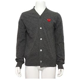 Comme Des Garcons Grauer Wollcardigan mit rotem Herz-Patch für Herren