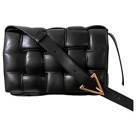 Bottega Veneta Bolsa Tiracolo Cassette em Pele Acolchoada Black