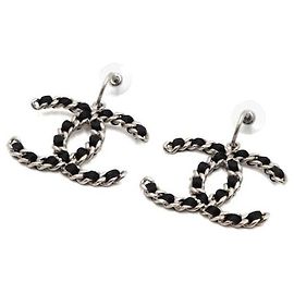 Chanel Orecchini piercing a goccia Silver CC Logo Season