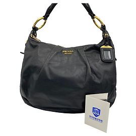 Prada Borsa a tracolla hobo in pelle con anello dorato Nero