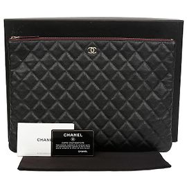 Chanel Clutch Classic Large Caviar Preta com Ferragens Douradas