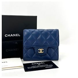 Chanel Portafoglio classico a patta in pelle d'agnello