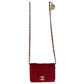 Chanel Borsa crossbody portafoglio a catena in velluto con ciondolo camelia