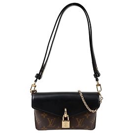 Louis Vuitton Borsa crossbody nera con lucchetto sulla tracolla