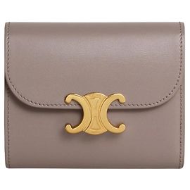 Céline Cartera Pequeña Triomphe de piel de becerro granulada brillante