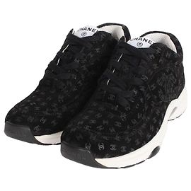 Chanel Bedruckte Sneaker aus Kalbswildleder