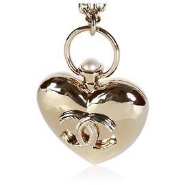 Pendente medaglione cuore CC Chanel placcato oro 2022