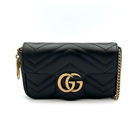Gucci Bolso bandolera Matelassé Super Mini con cadena