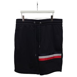Moncler Pantaloncini ricamati con logo e bande a righe nere